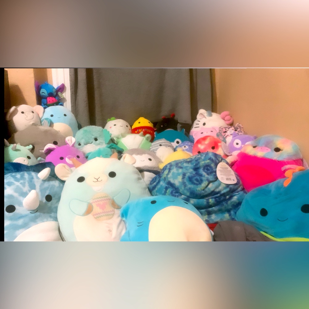 SQUISHMALLOWS